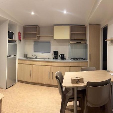 Mobil-Home 6 Personnes Chez Maylia Cadenet Exterior foto